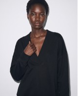 Μπλούζα φούτερ αχνούδιαστο μακρυμάνικο oversized με ανοιχτή "V" λαιμόκοψη μαύρο