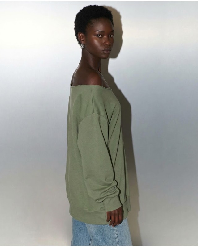 Μπλούζα φούτερ αχνούδιαστο oversized με ανοιχτή λαιμόκοψη χακί