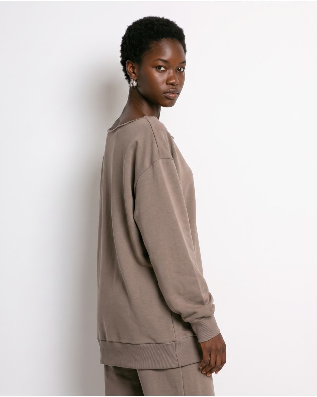 Μπλούζα φούτερ αχνούδιαστο oversized με ανοιχτή λαιμόκοψη πούρο