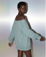 Μπλούζα φούτερ αχνούδιαστο oversized με ανοιχτή λαιμόκοψη σιέλ