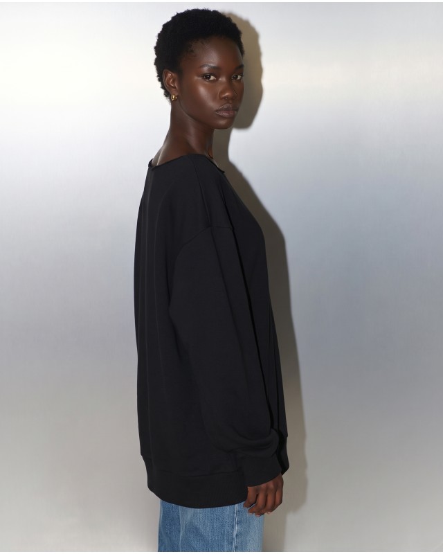 Μπλούζα φούτερ αχνούδιαστο oversized με ανοιχτή λαιμόκοψη μαύρο