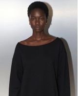 Μπλούζα φούτερ αχνούδιαστο oversized με ανοιχτή λαιμόκοψη μαύρο