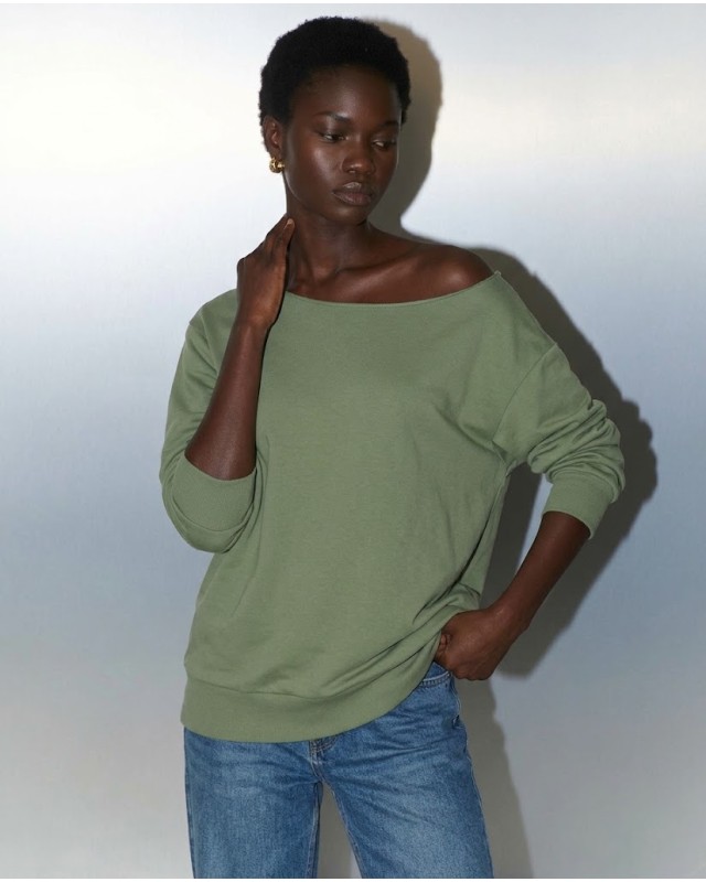 Μπλούζα φούτερ αχνούδιαστο oversized με ανοιχτή λαιμόκοψη χακί