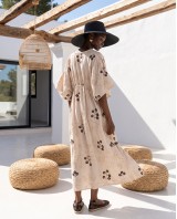 Φόρεμα ethereal resort με ανάλαφρα μανίκια brown