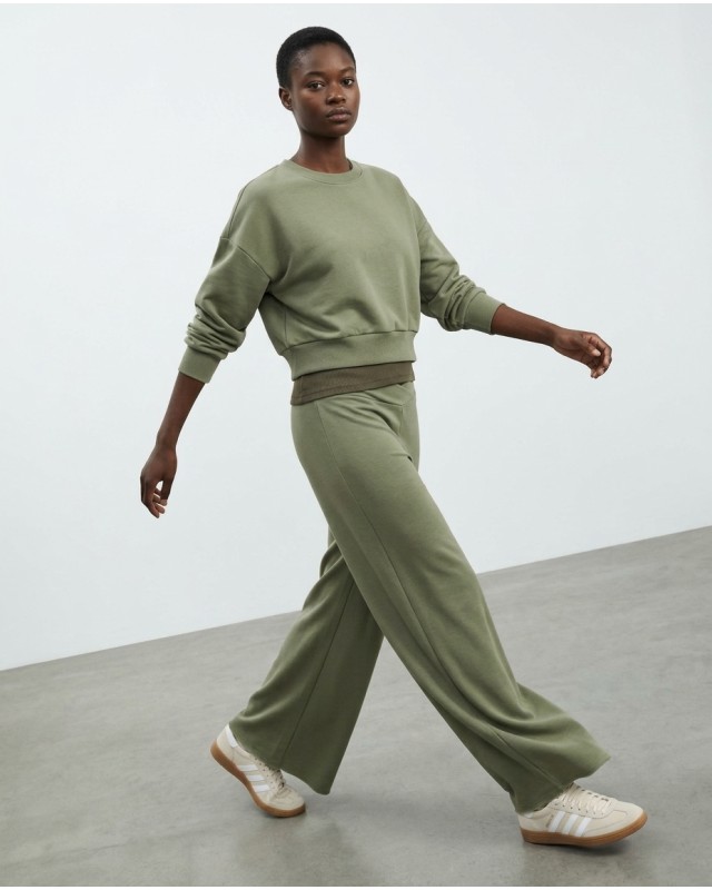 Παντελόνι φούτερ αχνούδιαστο Wide Leg με "V" olive
