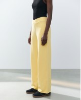 Παντελόνι φούτερ αχνούδιαστο Wide Leg με "V" yellow