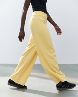 Παντελόνι φούτερ αχνούδιαστο Wide Leg με "V" yellow