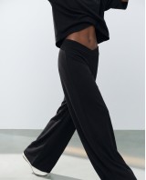 Παντελόνι φούτερ αχνούδιαστο Wide Leg με "V" μαύρο
