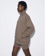 Ζακέτα φούτερ χνούδι oversized με ριπ τελείωμα olive brown