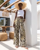 Παντελόνα εμπριμέ με ζώνη χακί
