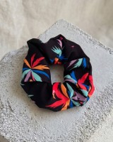 Φόρεμα με αυξομείωση στην τιράντα & σετ scrunchie pink "black palm"