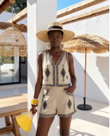 Σετ boho γιλέκο και σορτς με κεντήματα μπεζ