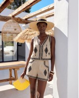 Σετ boho γιλέκο και σορτς με κεντήματα μπεζ