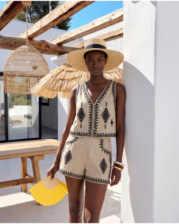 Σετ boho γιλέκο και σορτς με κεντήματα εκρού