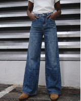 High-Waist Wide-Leg Jeans - Washed blue