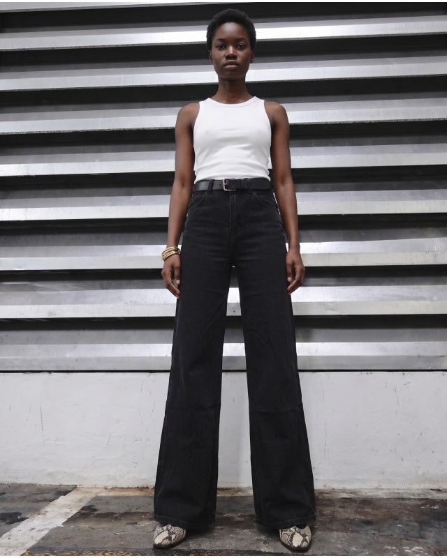 High-Waist Wide-Leg Jeans - Washed Black