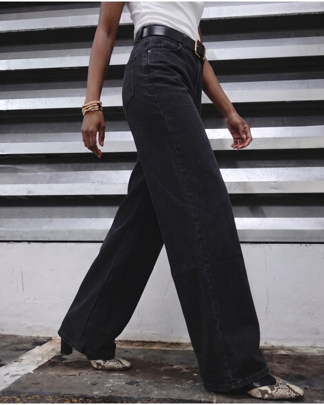 High-Waist Wide-Leg Jeans - Washed Black