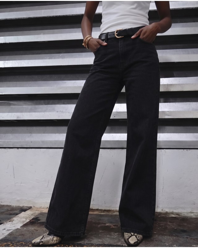 High-Waist Wide-Leg Jeans - Washed Black