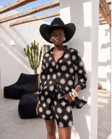 Dark Oasis Embroidered Set black