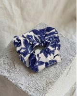 Φόρεμα με αυξομείωση στην τιράντα και σετ scrunchie φλοράλ