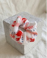 Φόρεμα με αυξομείωση στην τιράντα και σετ scrunchie lobster