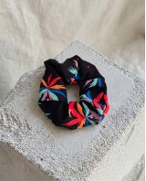 Φόρεμα με αυξομείωση στην τιράντα & σετ scrunchie fuchsia "black palm"