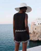 Σετ γιλέκο και σορτς  με κεντήματα μαύρο