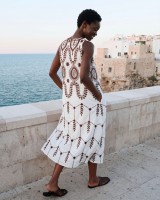 Φόρεμα  με κέντημα και τσέπες καφέ εκρού