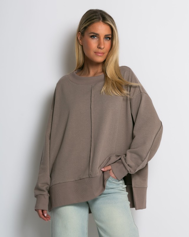Μπλούζα φούτερ αχνούδιαστο με εξωτερικές ραφές και άνοιγμα στο πλάι πούρο