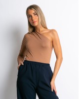 Μπλούζα viscose μακρυμάνικη με ένα μανίκι κάμελ Μπλούζα viscose μακρυμάνικη με ένα μανίκι κάμελ