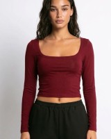 Μπλούζα crop top μακρυμάνικη με ανοιχτή λαιμόκοψη μπορντώ