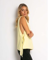 Αμάνικη πλεκτή μπλούζα με δέσιμο στο πλάι κίτρινο