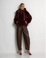 Γούνα με φερμουάρ και κουκούλα μπορντό