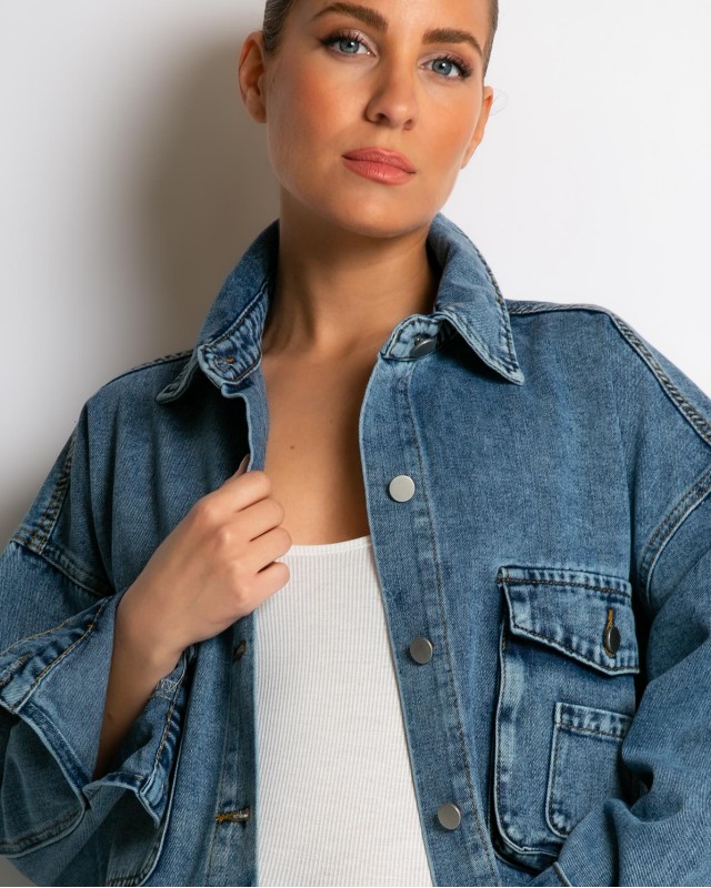 Jean πουκάμισο oversized με μπροστινές τσέπες Jean πουκάμισο oversized με μπροστινές τσέπες