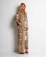 Σετ πουκάμισο και παντελόνι με tropical print ταμπά Σετ πουκάμισο και παντελόνι με tropical print ταμπά