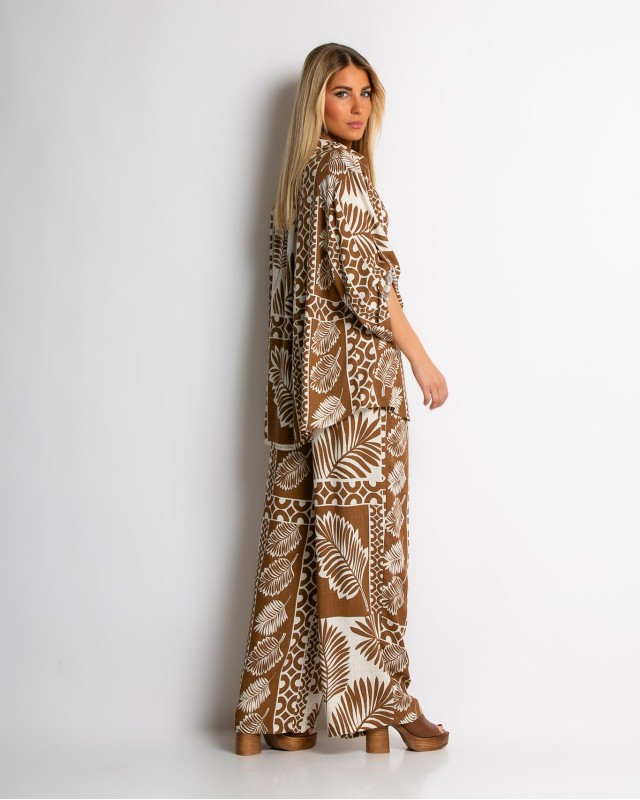 Σετ πουκάμισο και παντελόνι με tropical print ταμπά Σετ πουκάμισο και παντελόνι με tropical print ταμπά