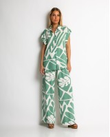 Σετ πουκάμισο και παντελόνι με art leaf print μέντα Σετ πουκάμισο και παντελόνι με art leaf print μέντα