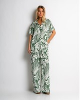 Σετ με leaf print πουκάμισο & παντελόνι χακί Σετ με leaf print πουκάμισο & παντελόνι χακί