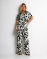Σετ με leaf print πουκάμισο & παντελόνι μαύρο Σετ με leaf print πουκάμισο & παντελόνι μαύρο