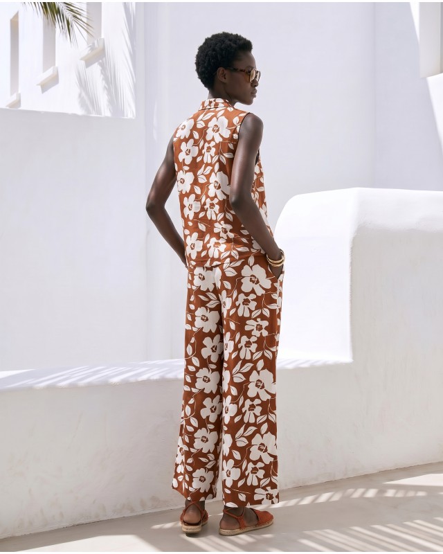 Σετ αμάνικο πουκάμισο & παντελόνι με flower print καφέ