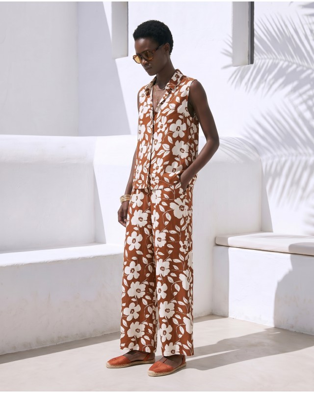 Σετ αμάνικο πουκάμισο & παντελόνι με flower print καφέ