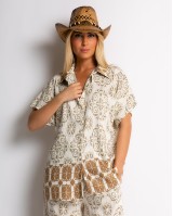 Σετ πουκάμισο και παντελόνι με boho print μπεζ Σετ πουκάμισο και παντελόνι με boho print μπεζ