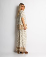 Σετ πουκάμισο και παντελόνι με boho print μπεζ Σετ πουκάμισο και παντελόνι με boho print μπεζ