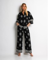 Σετ πουκάμισο και παντελόνι με ethnic print μαύρο Σετ πουκάμισο και παντελόνι με ethnic print μαύρο