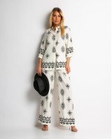 Σετ πουκάμισο και παντελόνι με ethnic print εκρού Σετ πουκάμισο και παντελόνι με ethnic print εκρού
