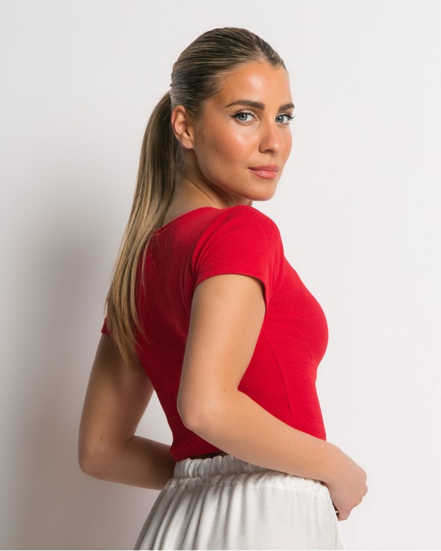 Crop top κοντομάνικο με ανοιχτή λαιμόκοψη κόκκινο Crop top κοντομάνικο με ανοιχτή λαιμόκοψη κόκκινο