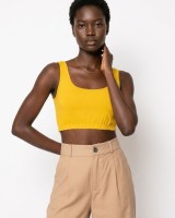 Crop top με χοντρή ράντα και λάστιχο στο τελείωμα μουσταρδί