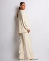 Σετ μπλούζα με V και παντελόνα βελουτέ εκρού