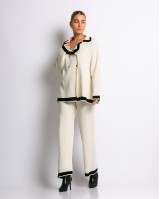 Σετ μπλούζα με χρυσά κουμπιά  και παντελόνι εκρού