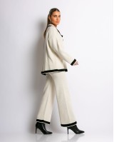 Σετ μπλούζα με χρυσά κουμπιά  και παντελόνι εκρού